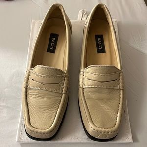 Bally cream 7.5 loafers